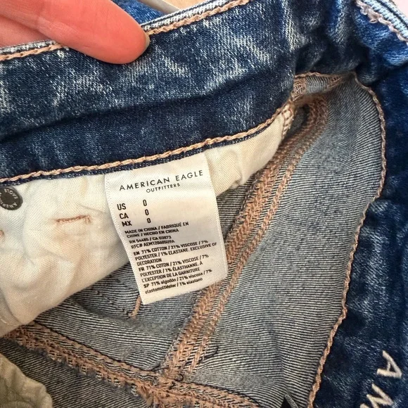 American Eagle Outfitters Ripped High V-Rise Shortie Dark Wash Next Level Stretc - Picture 6 of 7